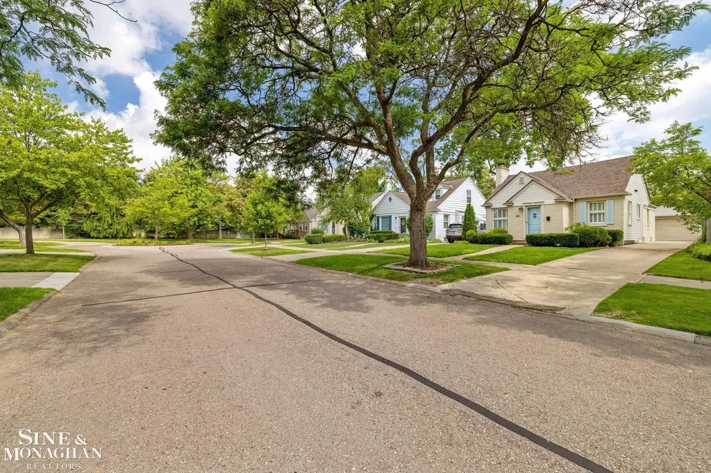 418 Hillcrest Avenue Grosse Pointe Farms City MI 48236