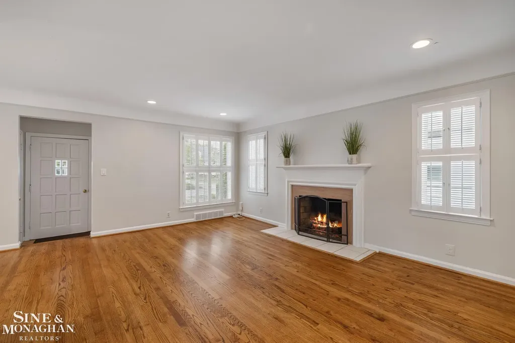 418 Hillcrest Avenue Grosse Pointe Farms City MI 48236