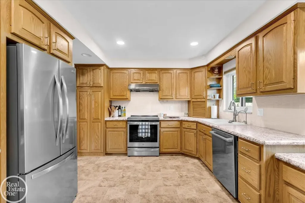 6534 Donnybrook Drive Shelby Charter Township MI 48316