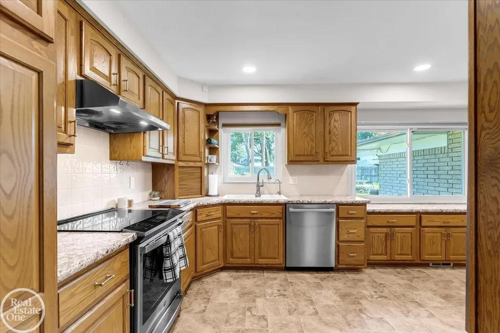 6534 Donnybrook Drive Shelby Charter Township MI 48316