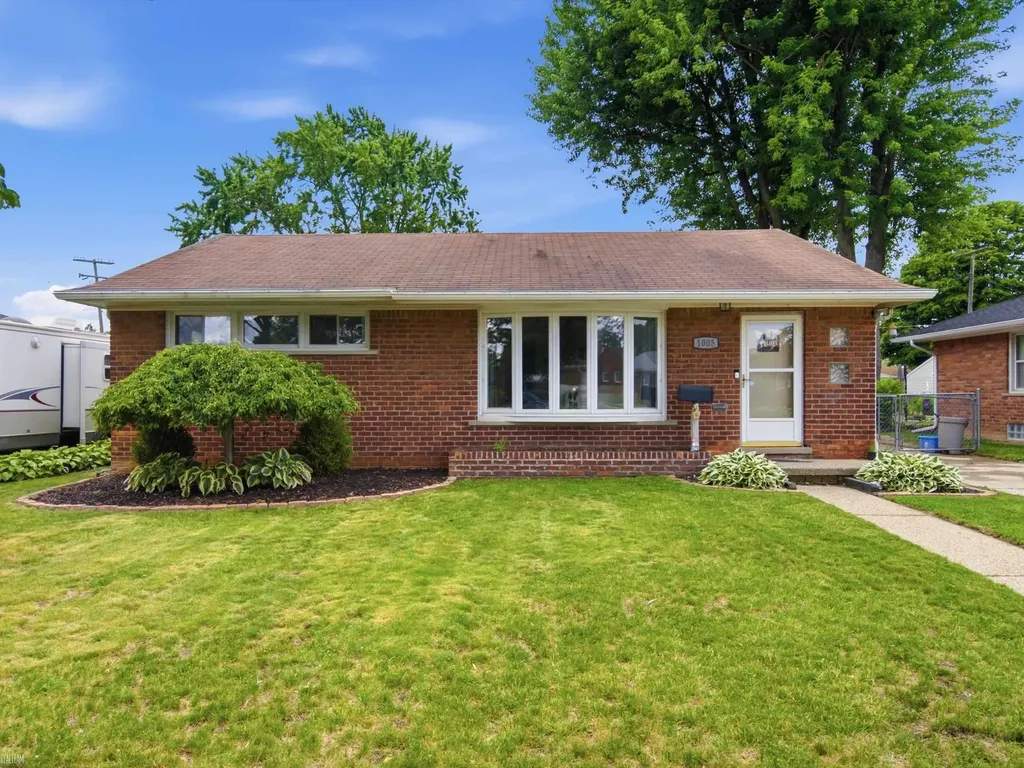 1005 N Esplanade Street Mt. Clemens City MI 48043
