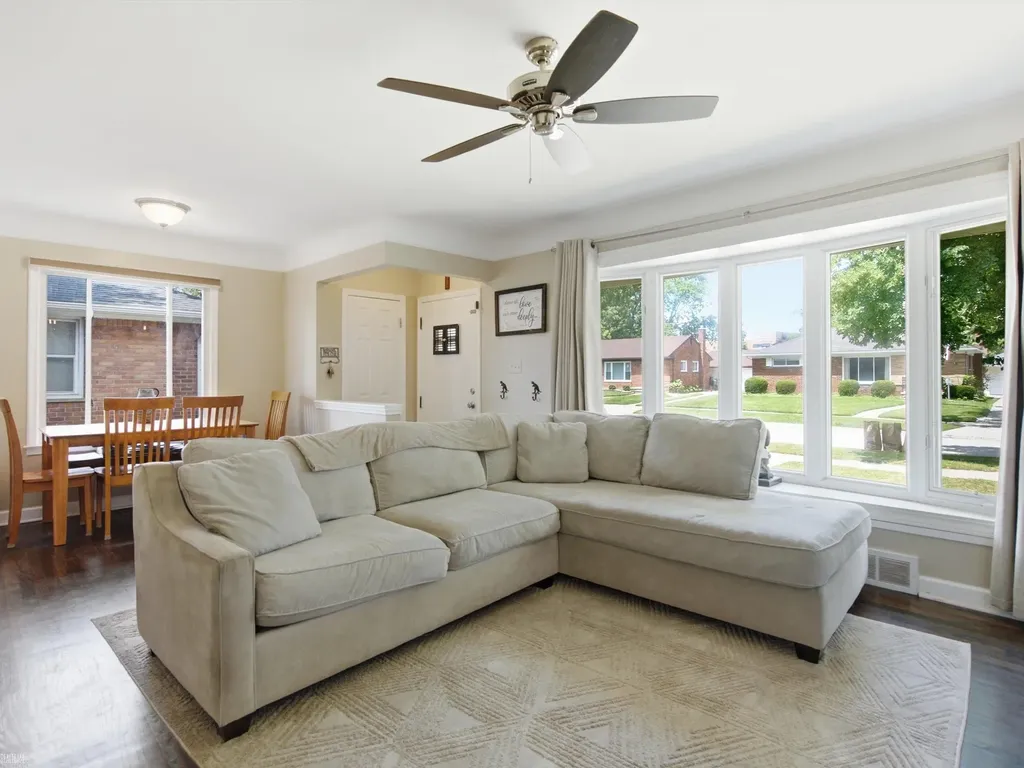 1005 N Esplanade Street Mt. Clemens City MI 48043