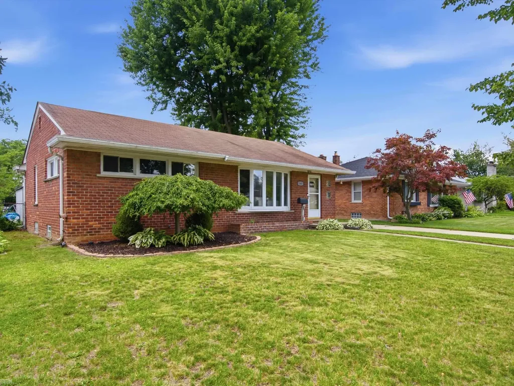 1005 N Esplanade Street Mt. Clemens City MI 48043