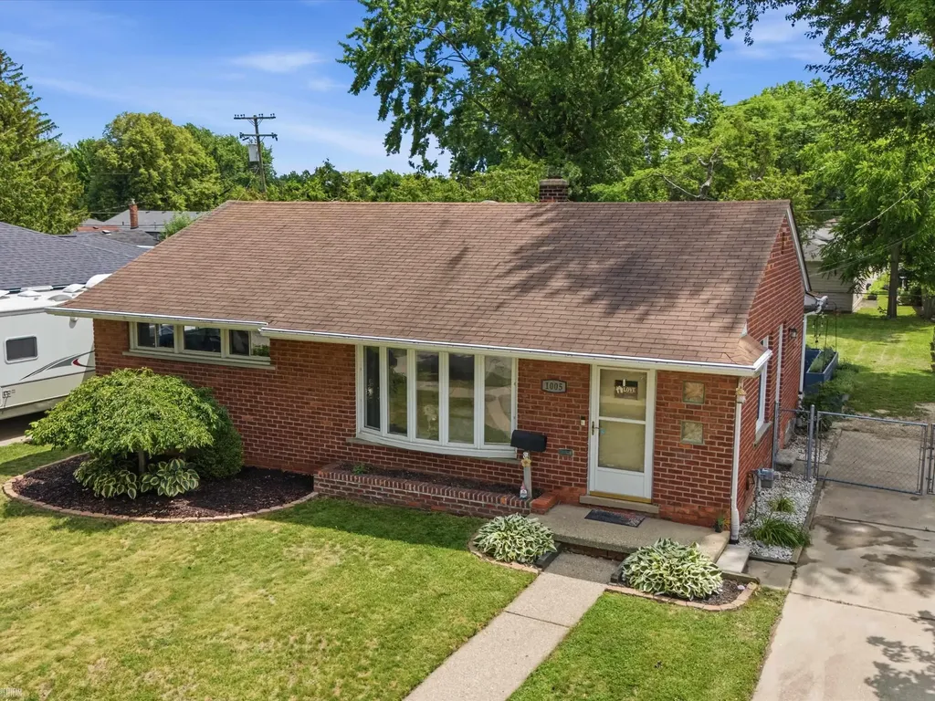 1005 N Esplanade Street Mt. Clemens City MI 48043