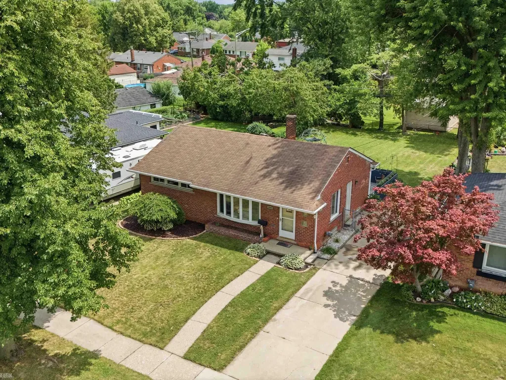 1005 N Esplanade Street Mt. Clemens City MI 48043