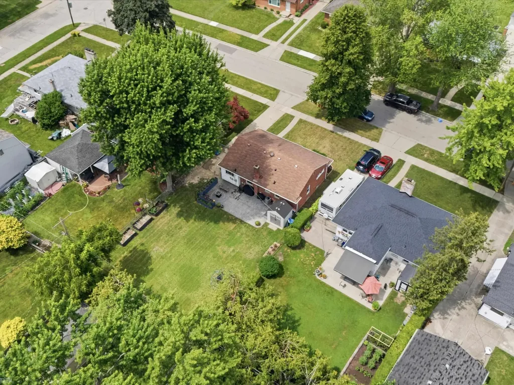 1005 N Esplanade Street Mt. Clemens City MI 48043