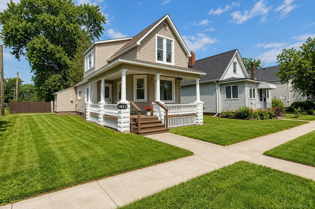 1821 11th Avenue Port Huron City MI 48060
