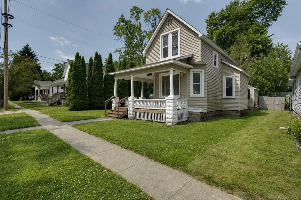 1821 11th Avenue Port Huron City MI 48060