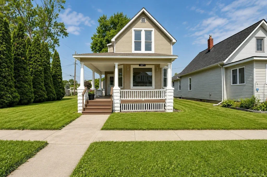1821 11th Avenue Port Huron City MI 48060