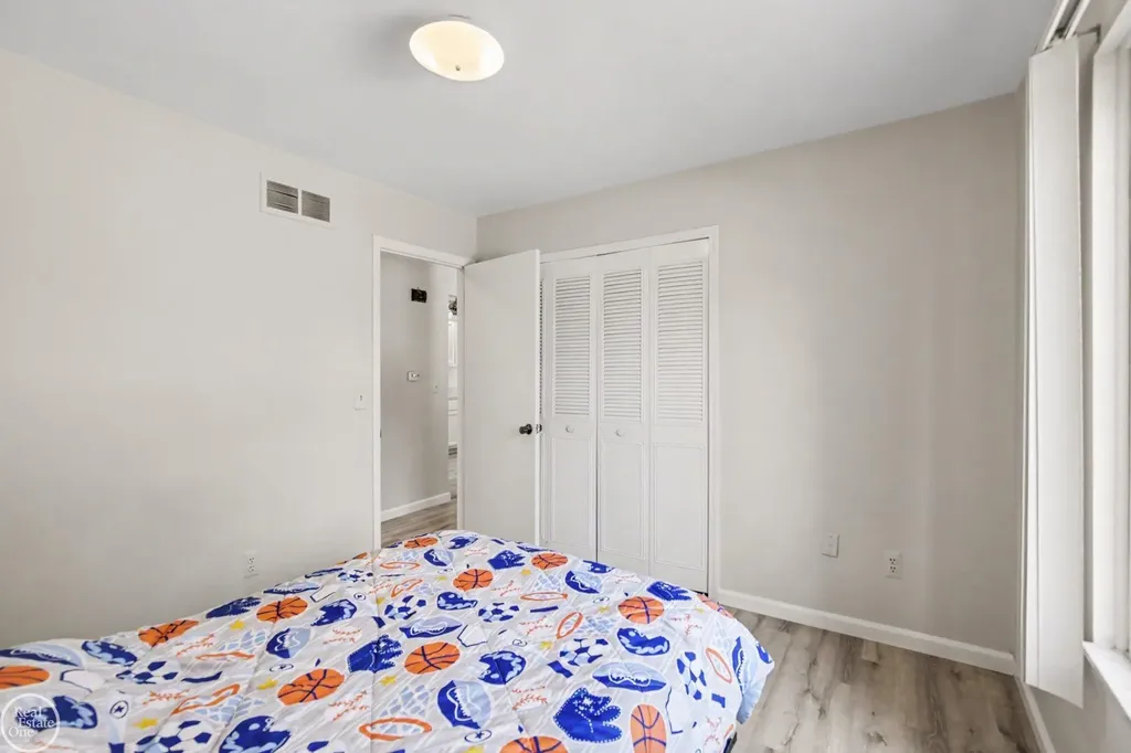 31796 Breezeway Chesterfield Township MI 48047