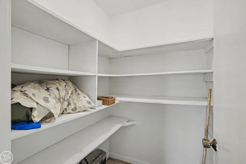 31796 Breezeway Chesterfield Township MI 48047