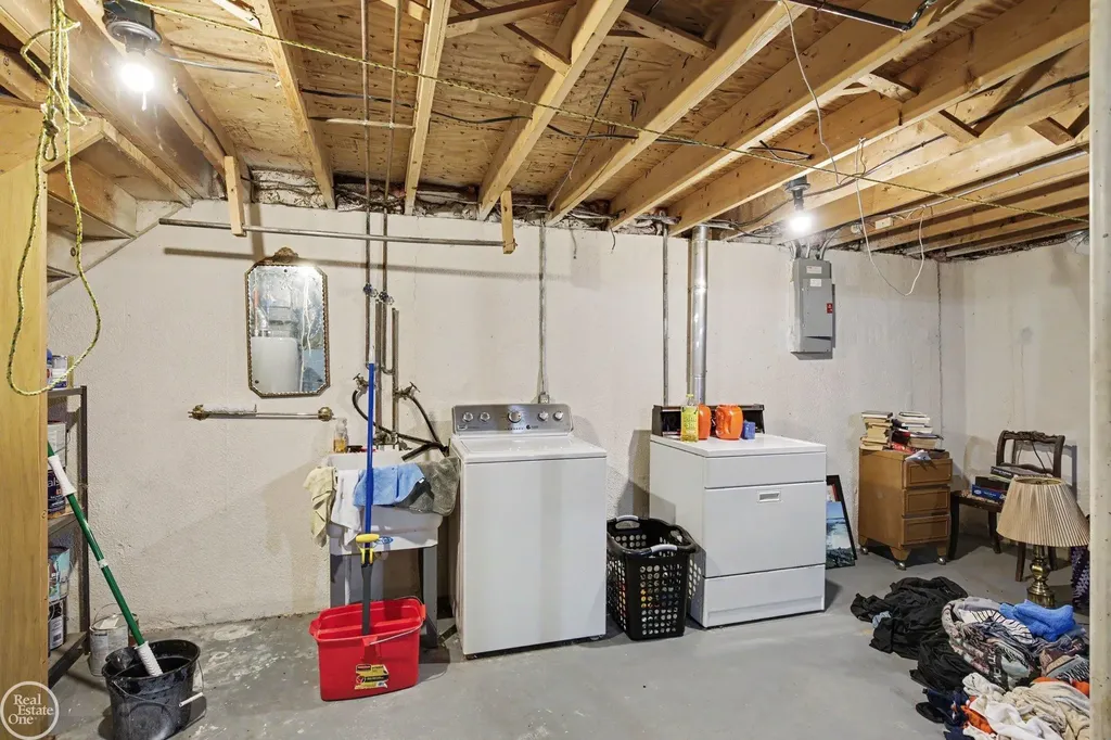 31796 Breezeway Chesterfield Township MI 48047