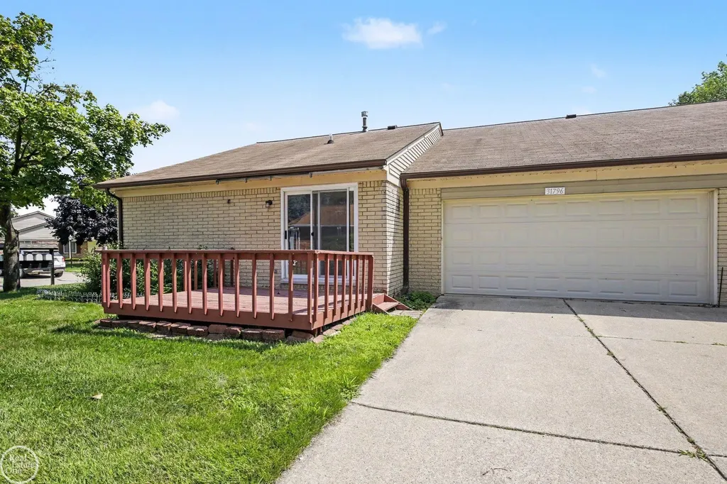 31796 Breezeway Chesterfield Township MI 48047