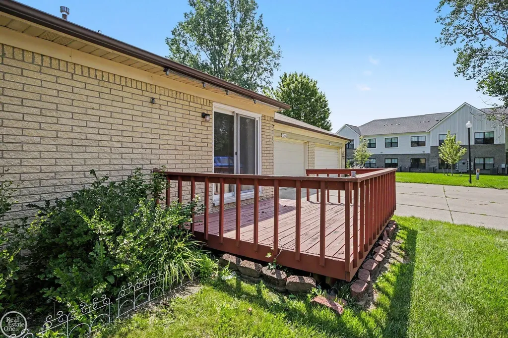 31796 Breezeway Chesterfield Township MI 48047
