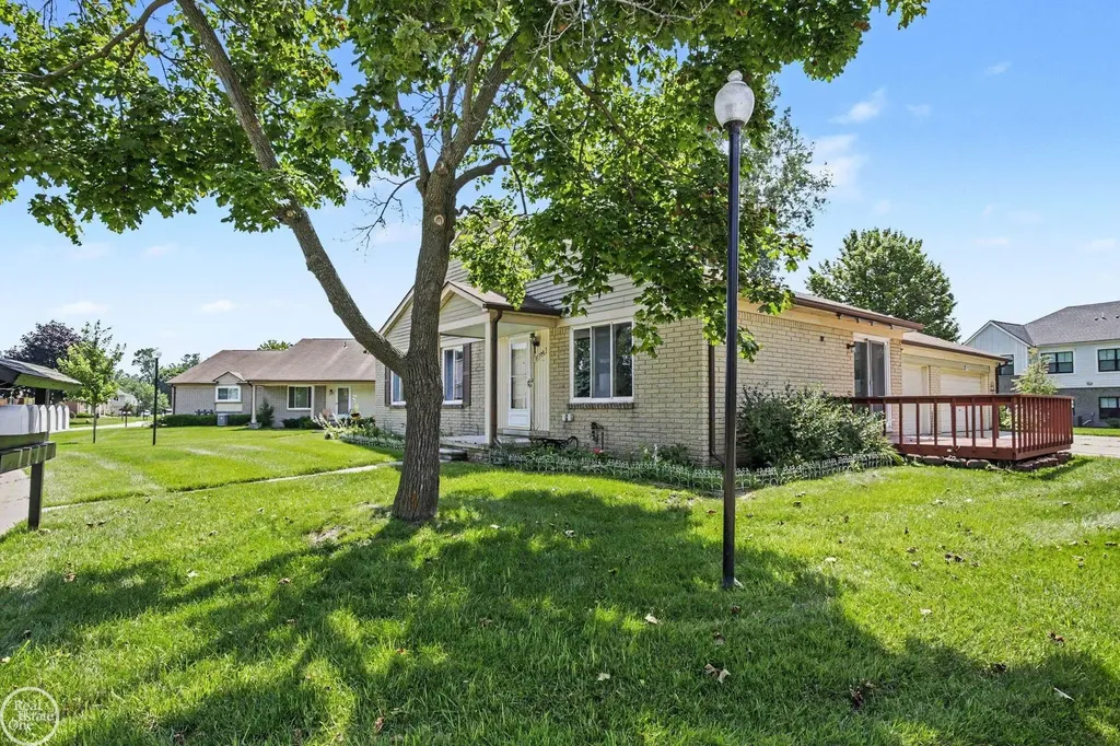 31796 Breezeway Chesterfield Township MI 48047