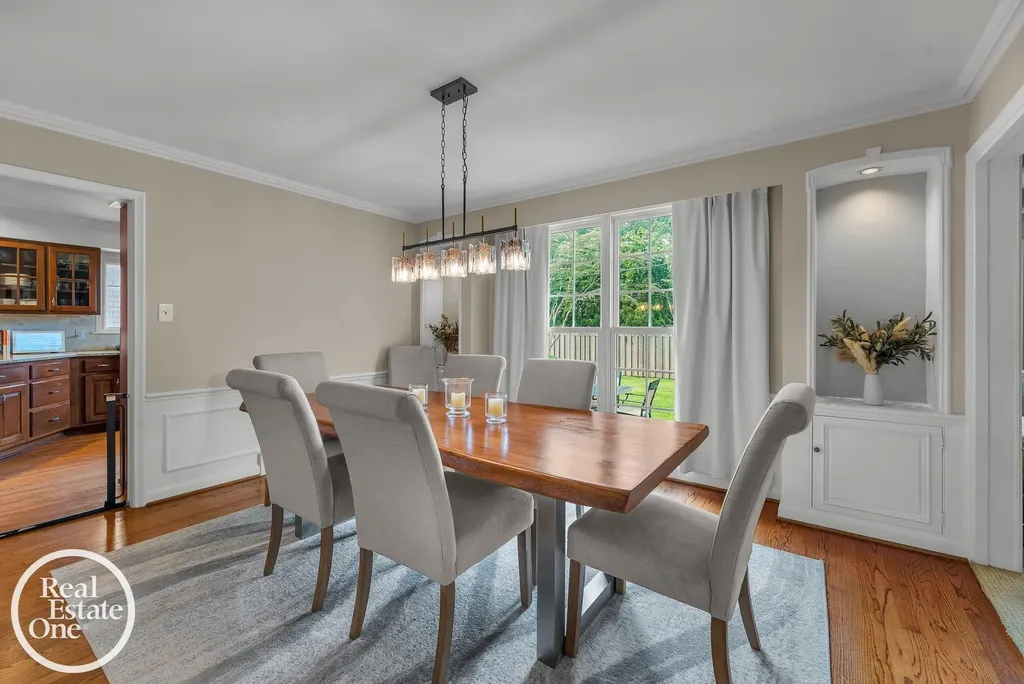 90 Colonial Road Village Of Grosse Pointe Shores City MI 48236