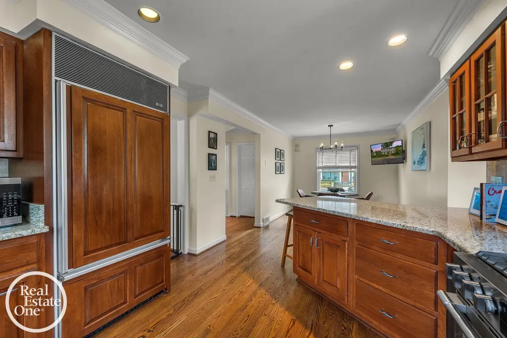 90 Colonial Road Village Of Grosse Pointe Shores City MI 48236