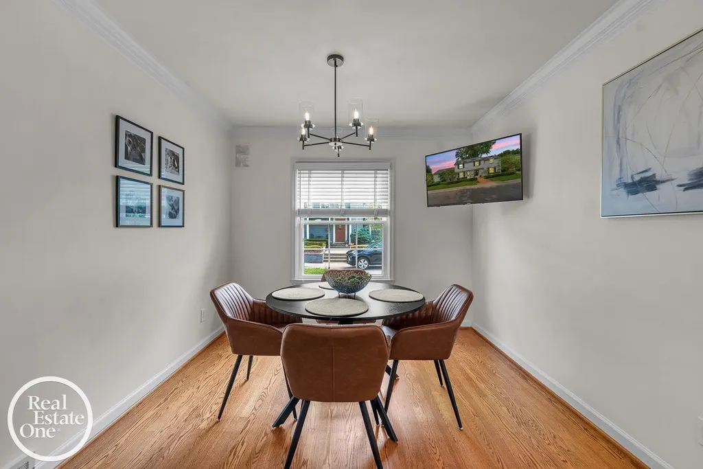 90 Colonial Road Village Of Grosse Pointe Shores City MI 48236