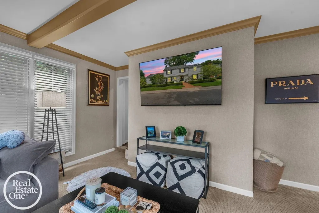 90 Colonial Road Village Of Grosse Pointe Shores City MI 48236