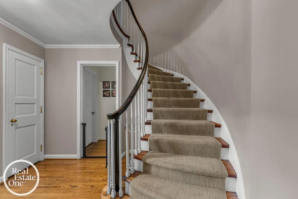 90 Colonial Road Village Of Grosse Pointe Shores City MI 48236