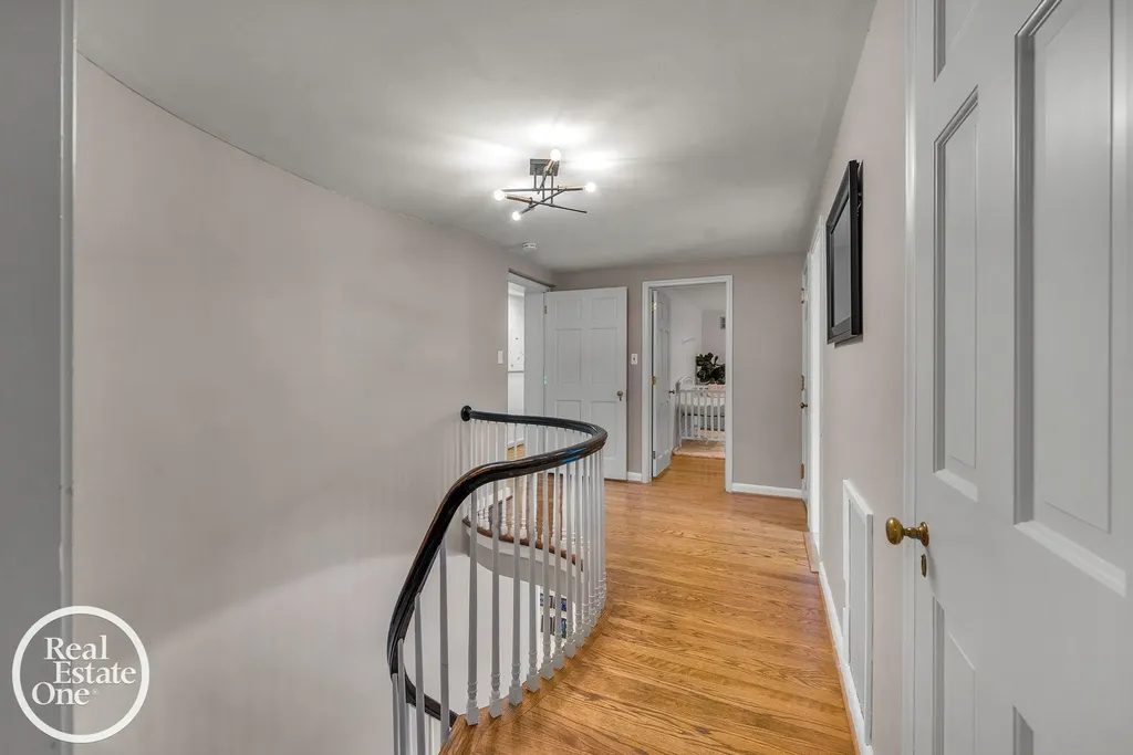 90 Colonial Road Village Of Grosse Pointe Shores City MI 48236