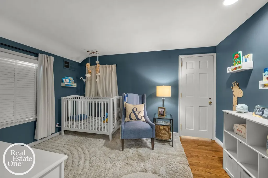 90 Colonial Road Village Of Grosse Pointe Shores City MI 48236