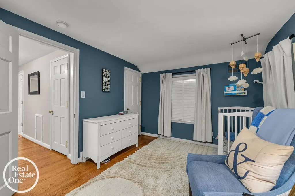 90 Colonial Road Village Of Grosse Pointe Shores City MI 48236