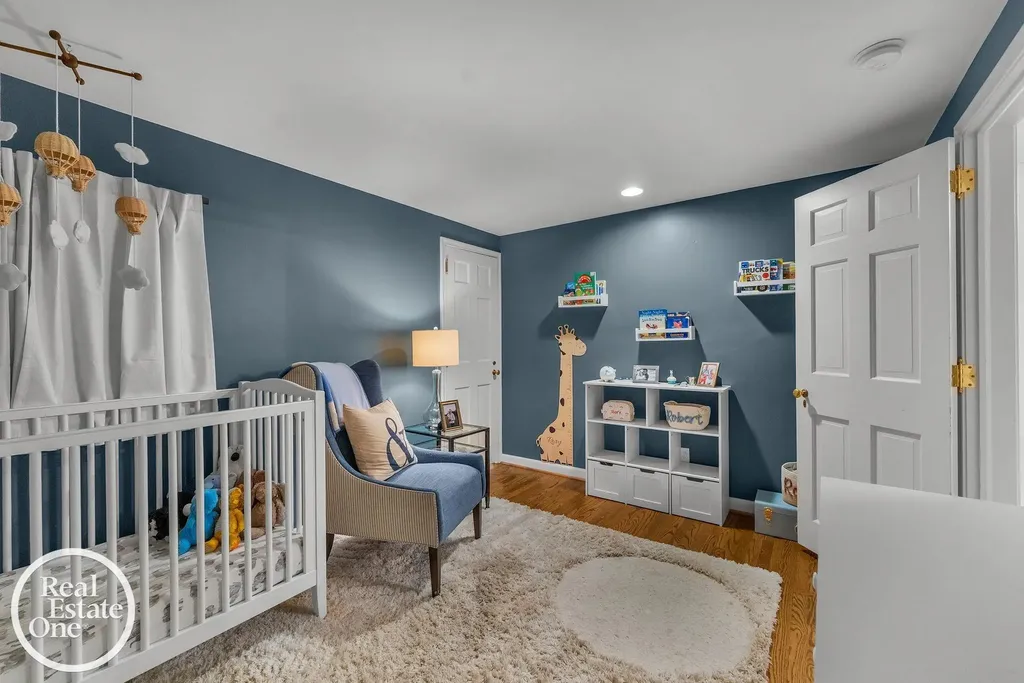 90 Colonial Road Village Of Grosse Pointe Shores City MI 48236