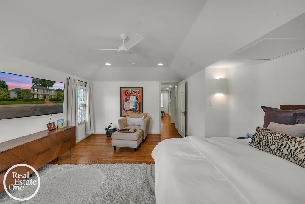 90 Colonial Road Village Of Grosse Pointe Shores City MI 48236
