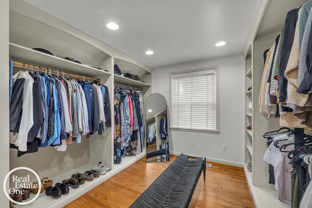 90 Colonial Road Village Of Grosse Pointe Shores City MI 48236