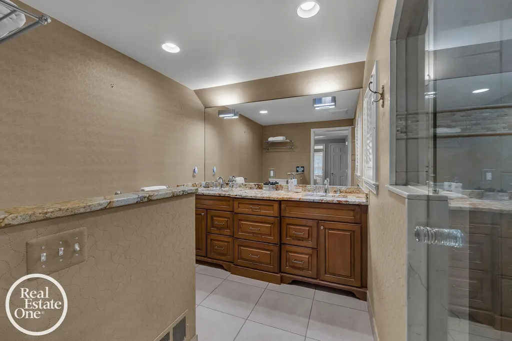 90 Colonial Road Village Of Grosse Pointe Shores City MI 48236