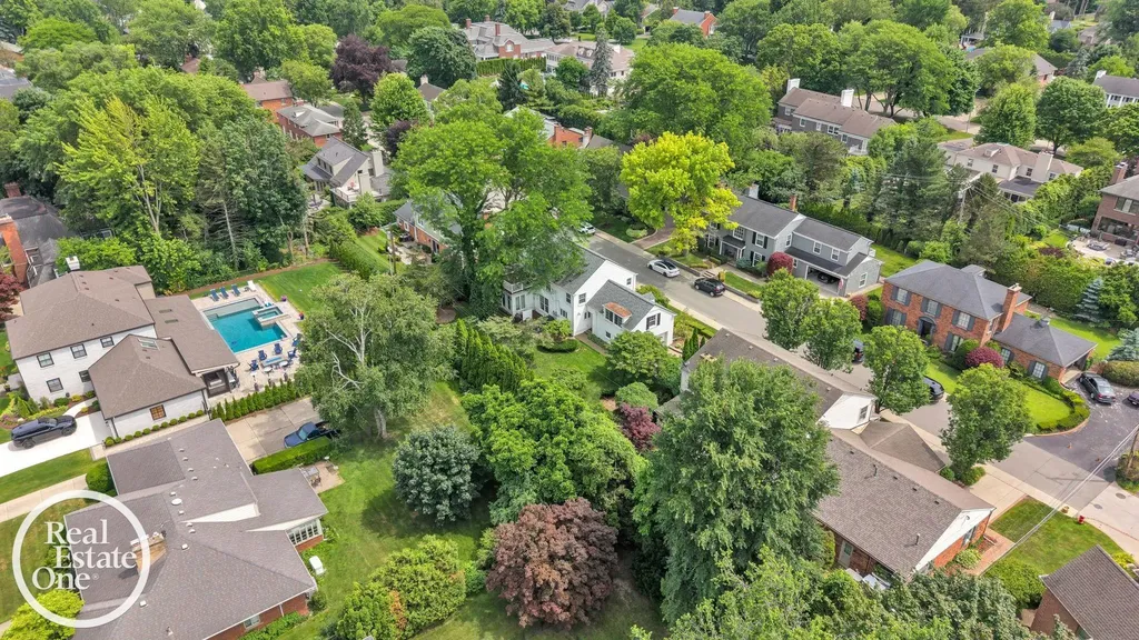 90 Colonial Road Village Of Grosse Pointe Shores City MI 48236