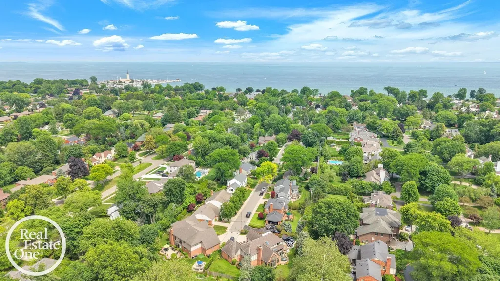90 Colonial Road Village Of Grosse Pointe Shores City MI 48236