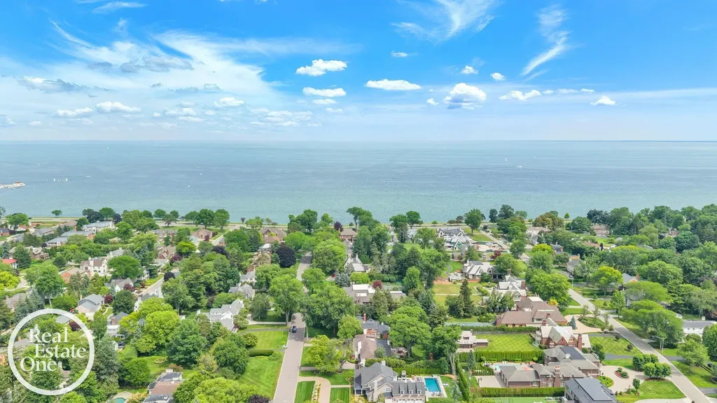 90 Colonial Road Village Of Grosse Pointe Shores City MI 48236