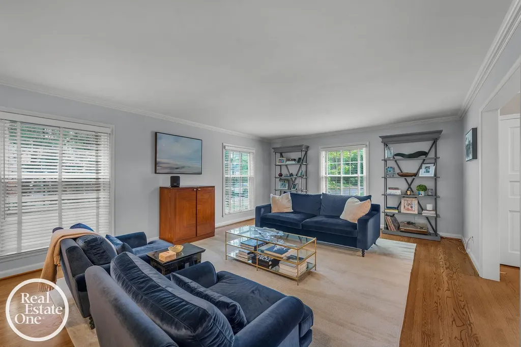 90 Colonial Road Village Of Grosse Pointe Shores City MI 48236