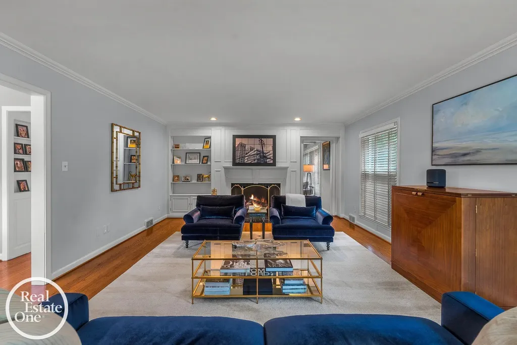 90 Colonial Road Village Of Grosse Pointe Shores City MI 48236