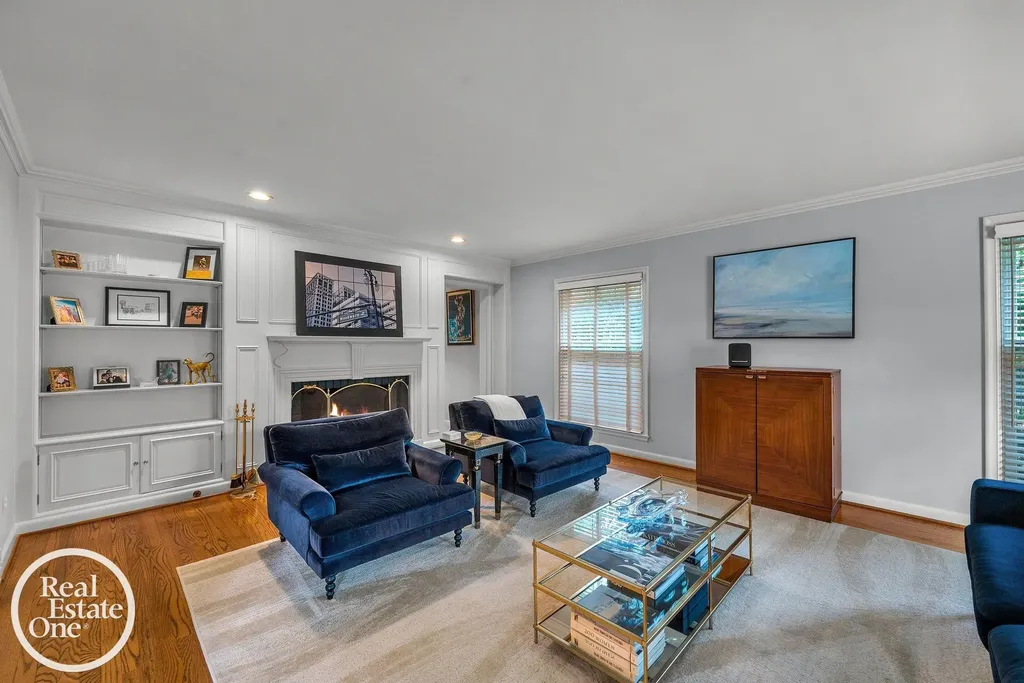 90 Colonial Road Village Of Grosse Pointe Shores City MI 48236