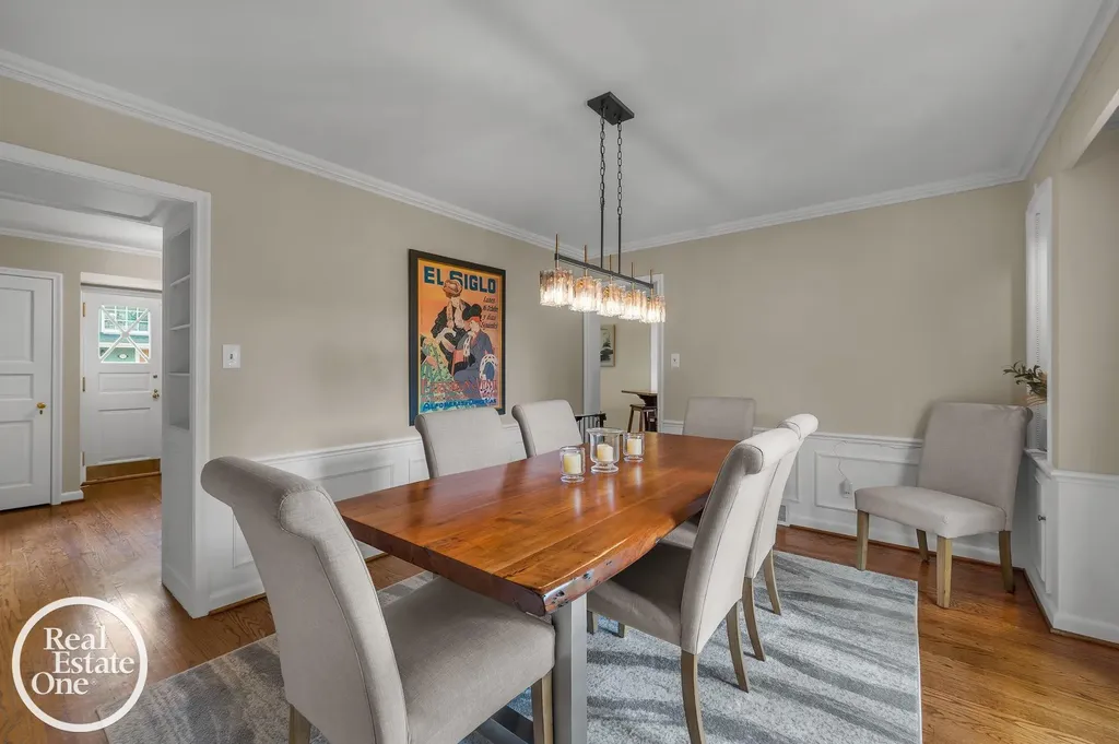 90 Colonial Road Village Of Grosse Pointe Shores City MI 48236