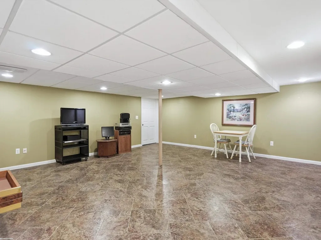 14604 Lakeshore Drive Sterling Heights City MI 48313