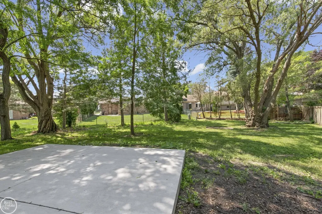 39713 Chaffer Court Clinton Charter Township MI 48038