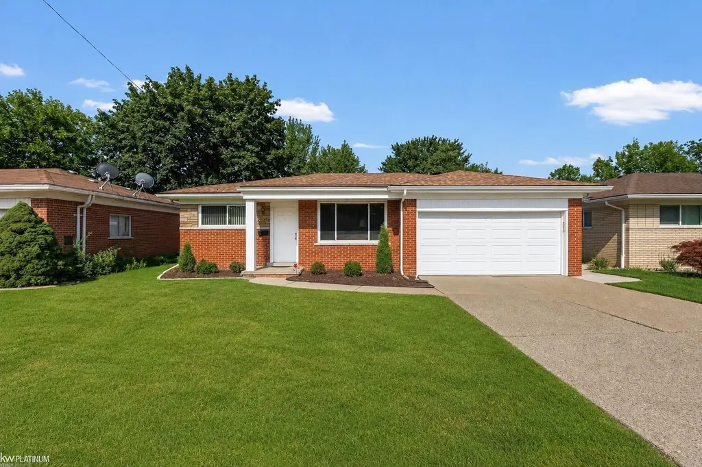 29345 Ridgefield Avenue Warren City MI 48088