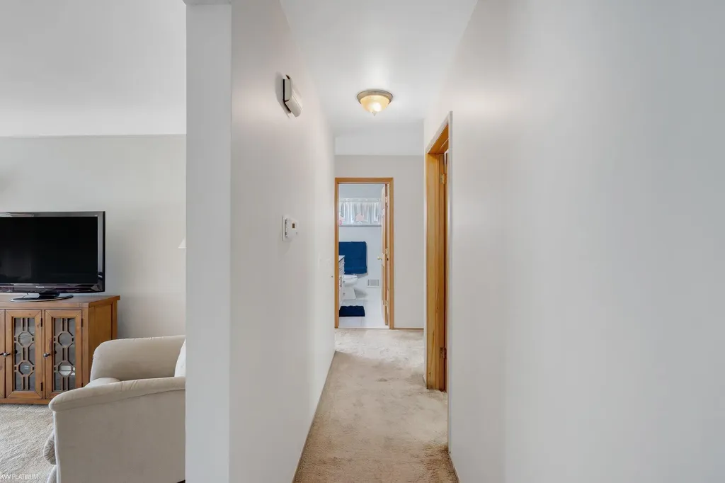 29345 Ridgefield Avenue Warren City MI 48088