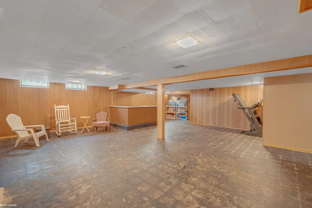 29345 Ridgefield Avenue Warren City MI 48088