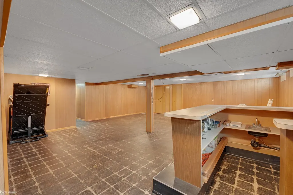 29345 Ridgefield Avenue Warren City MI 48088