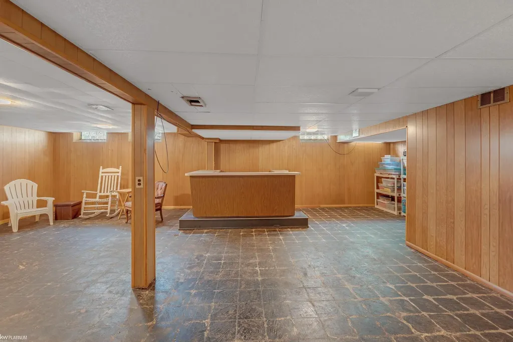 29345 Ridgefield Avenue Warren City MI 48088