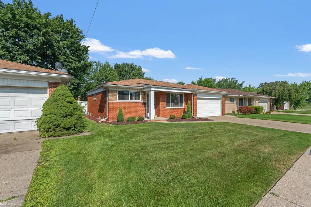 29345 Ridgefield Avenue Warren City MI 48088
