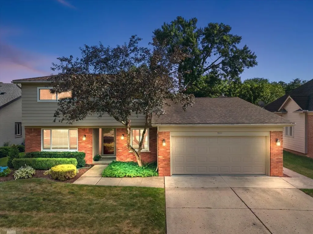 901 Hollywood Avenue Grosse Pointe Woods City MI 48236