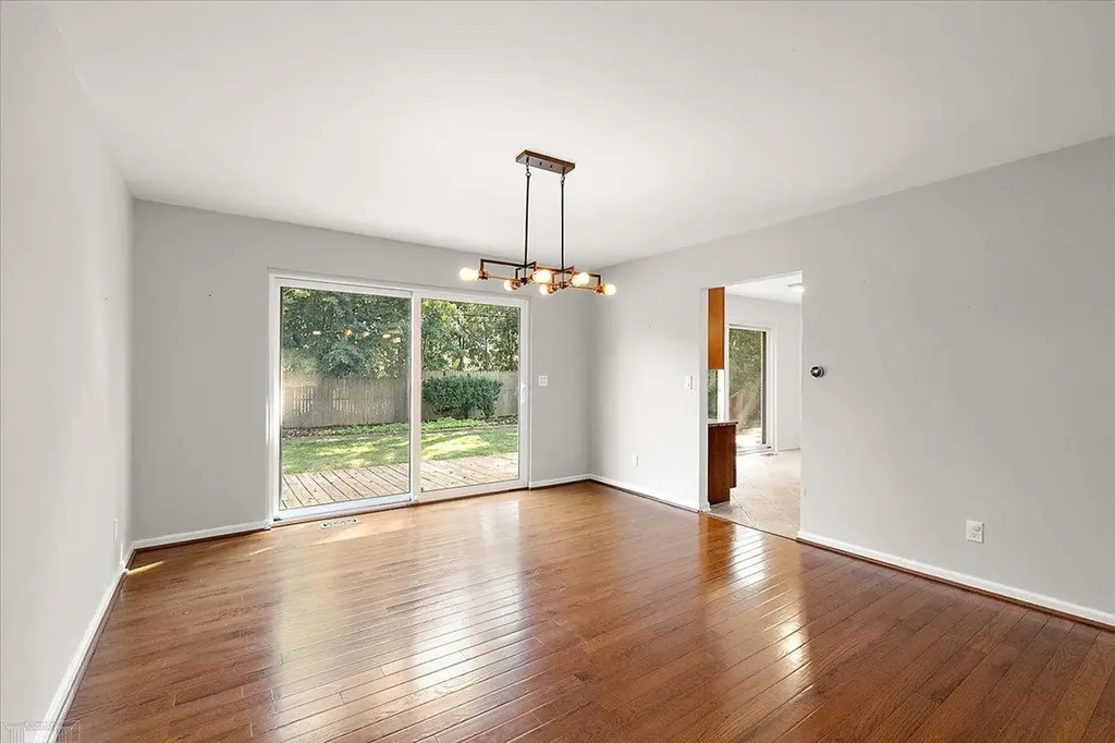 901 Hollywood Avenue Grosse Pointe Woods City MI 48236