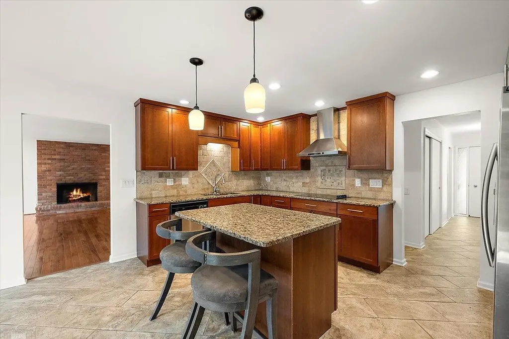 901 Hollywood Avenue Grosse Pointe Woods City MI 48236