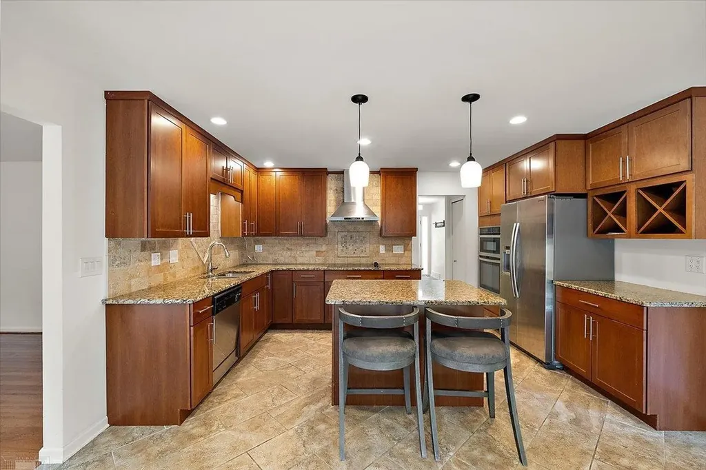 901 Hollywood Avenue Grosse Pointe Woods City MI 48236